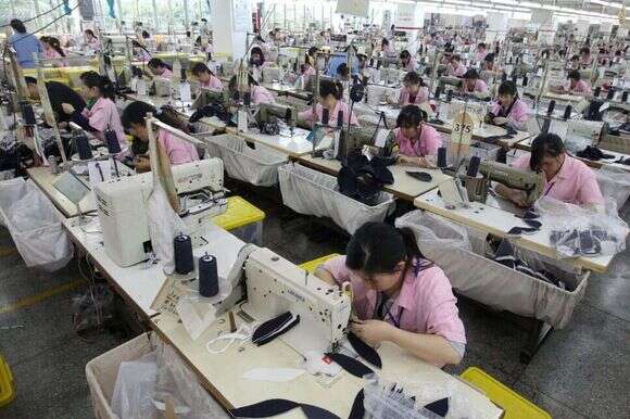מפעל לייצור בגדים בסין. | גטי אימג'ס