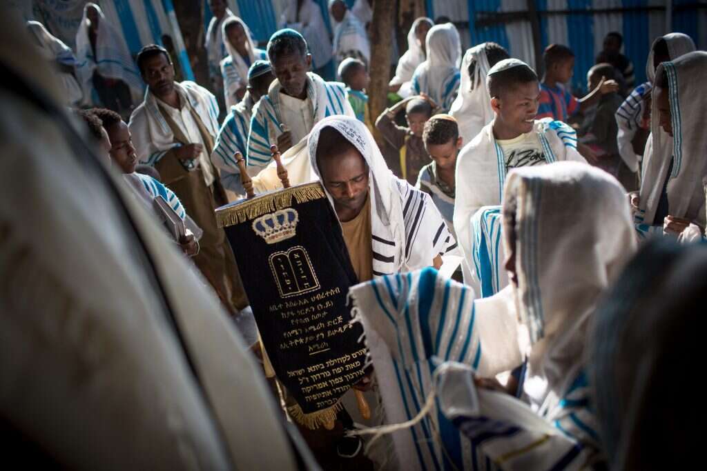 לשלב בין מסורת ביתא ישראל לשולחן ערוך. קהילת יהודי אתיופיה בגונדר. | מרים אלסטר, פלאש 90