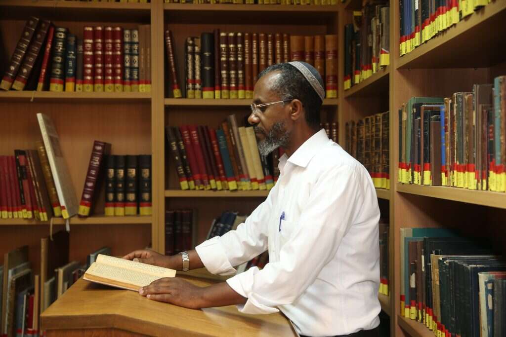 ללכת יחד עם 11 השבטים של עם ישראל. הרב מברהטו סולומון. | מרים צחי