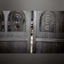 הפמיניסטיות החרדיות אינן מתיימרות לשנות את המבנים הדתיים העתיקים. | ראובן צוקרמן, "הנך יפה רעייתי", 2017 . מתוך התערוכה "חצרות" שהוצגה בגלריית המקלט בירושלים