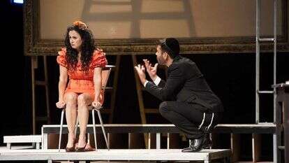 חנה אזולאי הספרי וויקטור סבג ב"דינה", תיאטרון דימונה. | רפי דלויה