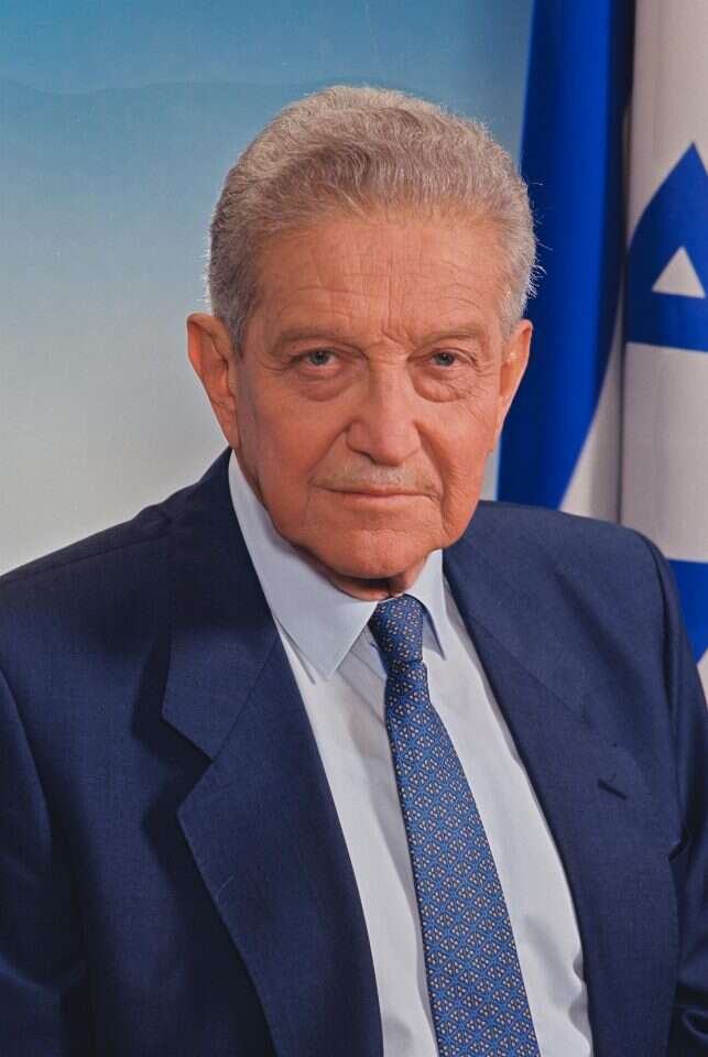 עזר ויצמן. | סער יעקב, לע"מ