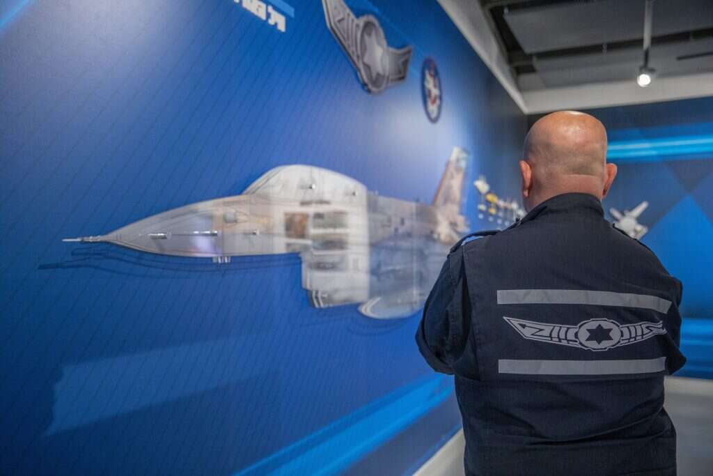 משקיעים במחקר ופיתוח כדי להגיע לתוצאות
המושלמות". סא"ל ד"ר ע'. | יוסי אלוני