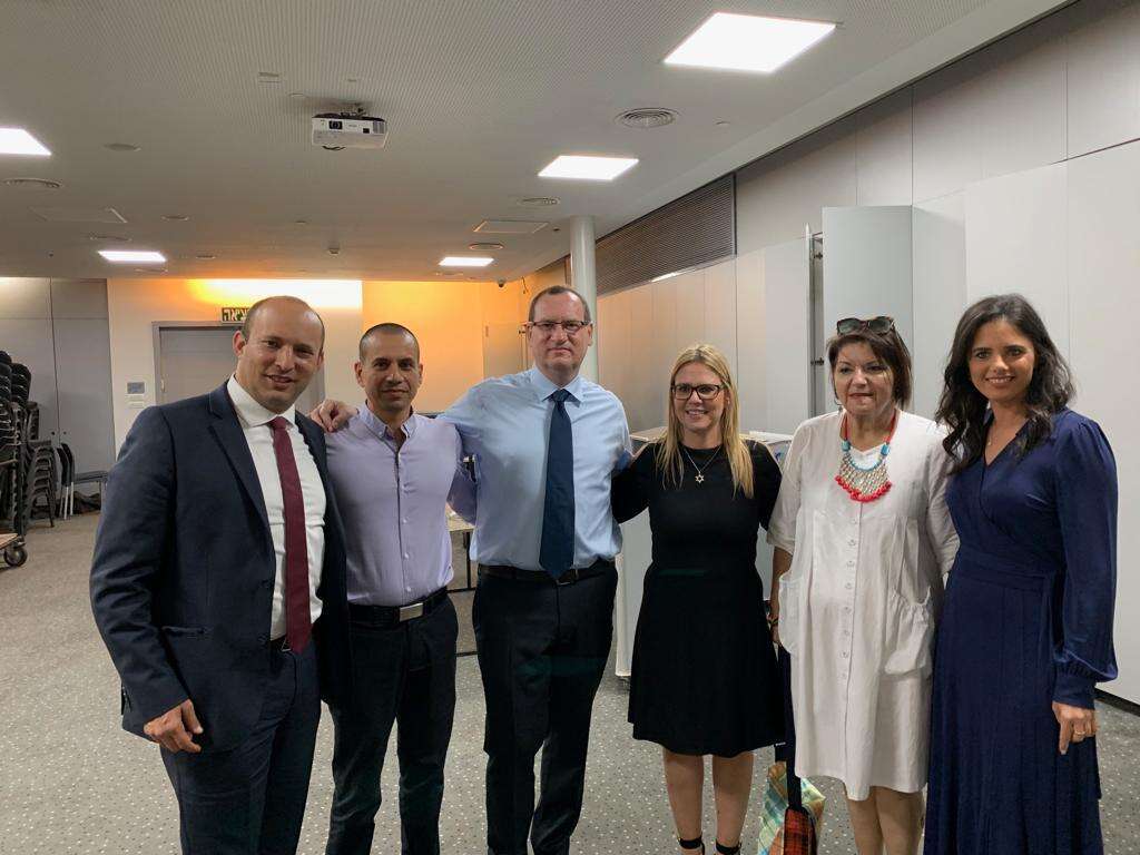 חברי מפלגת זהות עם בנט ושקד. חברי מפלגת זהות עם בנט ושקד.