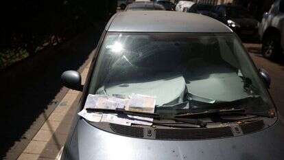 סוגיה שתלך ותחריף בשנים הקרובות. דו"חות חניה על מכונית בתל־אביב. | יהושע יוסף