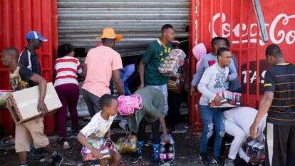 ביזת חנויות של מהגרים ביוהנסבורג | AFP
