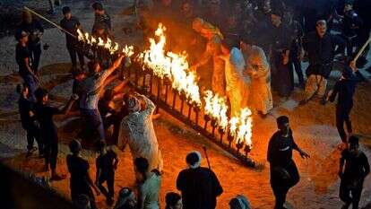 שיעים בעיראק מציינים את היום השביעי של 'מוהרם' כחלק מחג ה'עשורא', המציין את הריגתו במאה השביעית של נכדו של מוחמד. | AFP