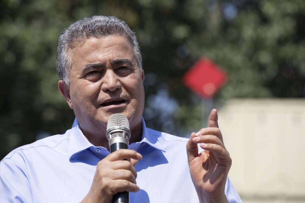 "הוא היה אצלי לאחרונה, עם השפם. הייתה שיחה נחמדה". עמיר פרץ. | EPA