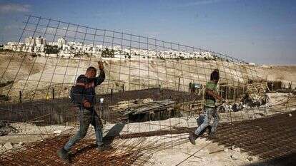 בנייה במעלה אדומים. | AP