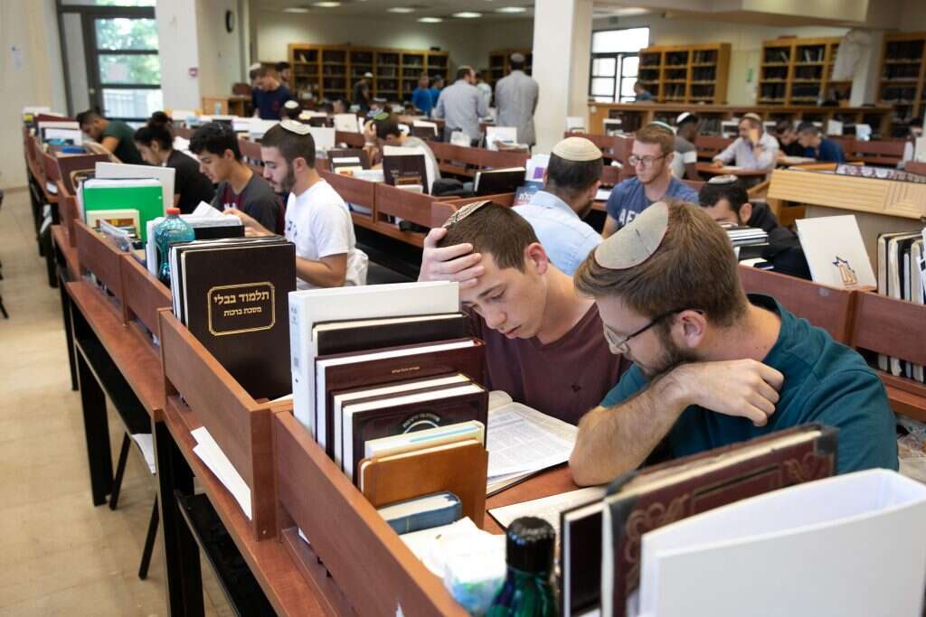 מכינת עצֹם. | יוסי אלוני