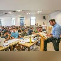 הרב אהרון צוהר בשיעור במכינת עצֹם, השבוע. | יוסי אלוני הרב אהרון צוהר בשיעור במכינת עצֹם, השבוע. | יוסי אלוני