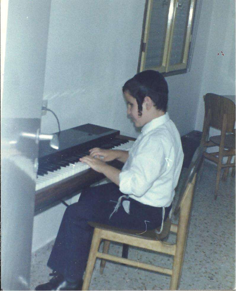 יוסי גיל בילדות