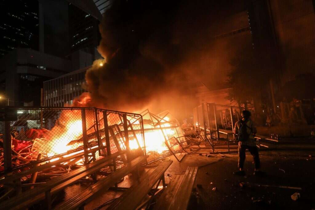 שרידי הפגנה. | EPA שרידי הפגנה. | EPA