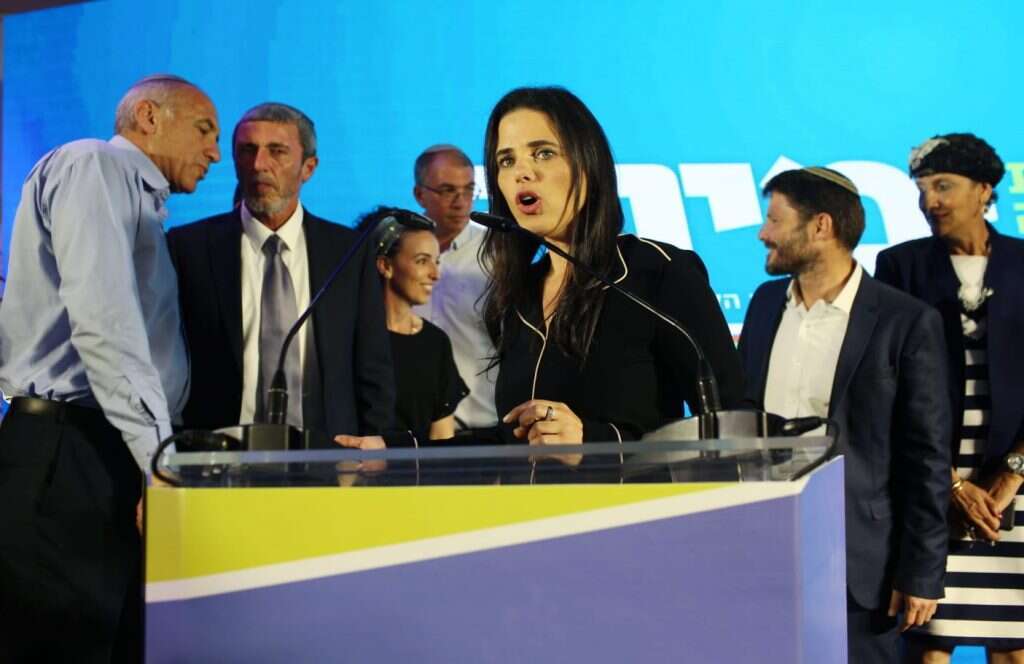 איילת שקד במטה ימינה. | אבישג שאר-ישוב איילת שקד במטה ימינה. | אבישג שאר-ישוב