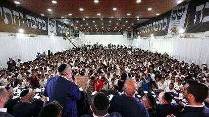 אריה דרעי במטה ש"ס. | יעקב כהן