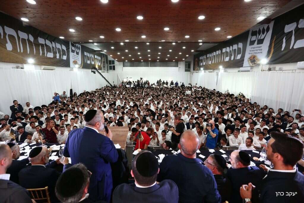 אריה דרעי במטה ש"ס. | יעקב כהן