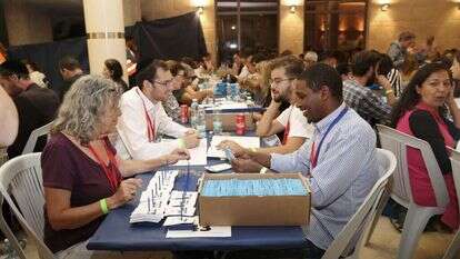 ספירת קולות בכנסת. | מרים צחי