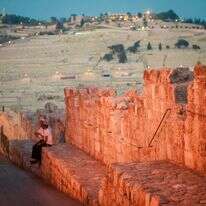 'המאיר לעולם', רבקה קובלסקי, 2014 .למצולמים אין קשר למאמר