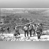 טיול של גוש אמונים בשומרון, 1975. | משה מילנר, לע"מ טיול של גוש אמונים בשומרון, 1975. | משה מילנר, לע"מ