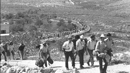 טיול של גוש אמונים בשומרון, 1975. | משה מילנר, לע"מ