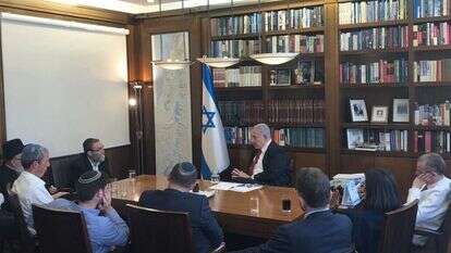 נתניהו בישיבה עם ראשי סיעות הימין נתניהו בישיבה עם ראשי סיעות הימין