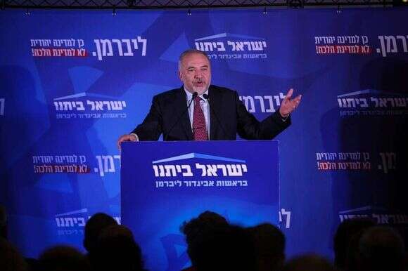 יו"ר ישראל ביתנו במטה המפלגה. | אורן בן חקון יו"ר ישראל ביתנו במטה המפלגה. | אורן בן חקון