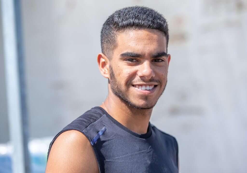 שלו מנצור. | יוסי אלוני