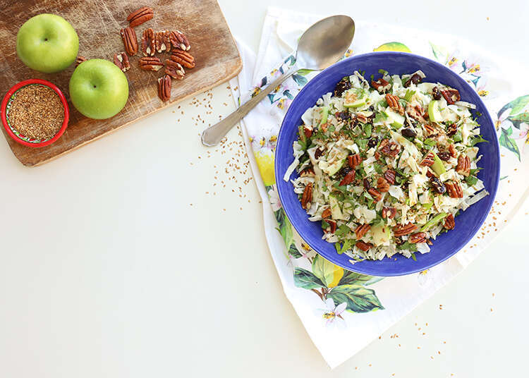 סלט כרוב ותפוחי עץ. | אפרת ליכטנשטט