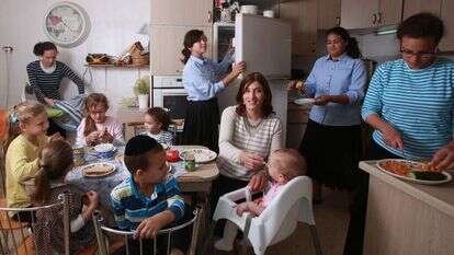 בוקר בבית משפחת רביץ, 2014. | מרים צחי