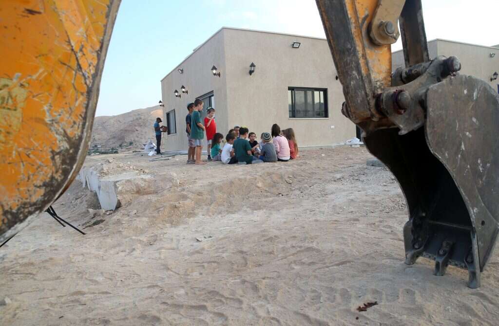 מבואות־יריחו. | מרים צחי