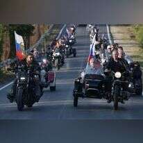 נשיא רוסיה ולדימיר פוטין עם כנופיית אופנוענים בחצי האי קרים. | AFP