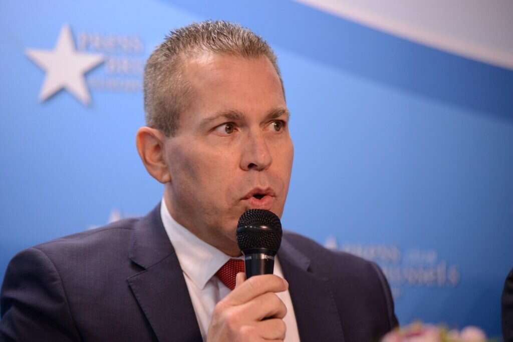 השר ארדן בבריסל. | יוני ריקנר