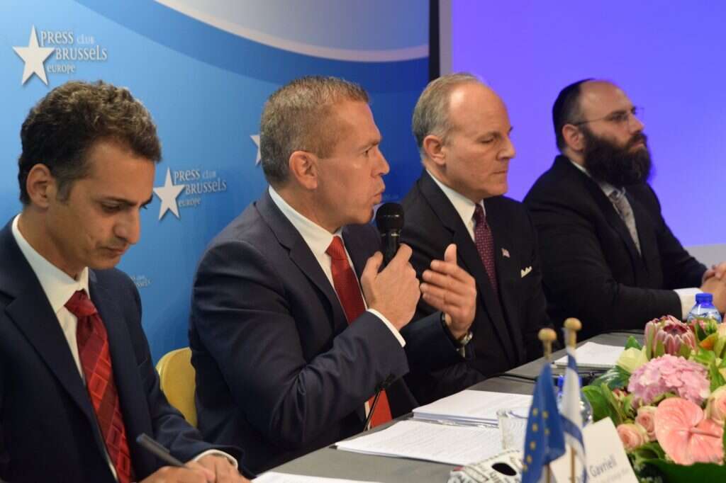 מימין לשמאל: הרב מרגולין, הנציב קאר, השר ארדן, המנכ"ל גבריאלי. | יוני ריקנר