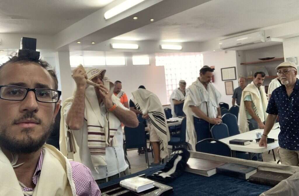 הכנות ותפילות בקנקון מקסיקו. | באדיבות: מכון שטראוס עמיאל, רשת אור תורה סטון הכנות ותפילות בקנקון מקסיקו. | באדיבות: מכון שטראוס עמיאל, רשת אור תורה סטון