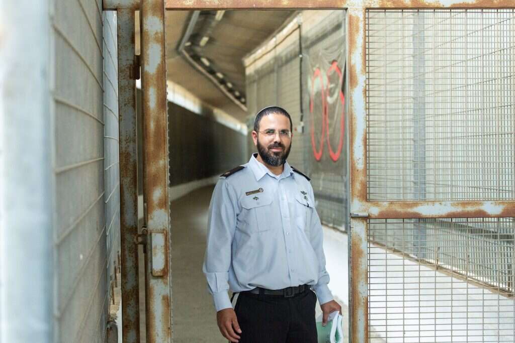 הרב יגאל ללום, רב בית הכלא רימונים. | אבישג שאר-ישוב הרב יגאל ללום, רב בית הכלא רימונים. | אבישג שאר-ישוב