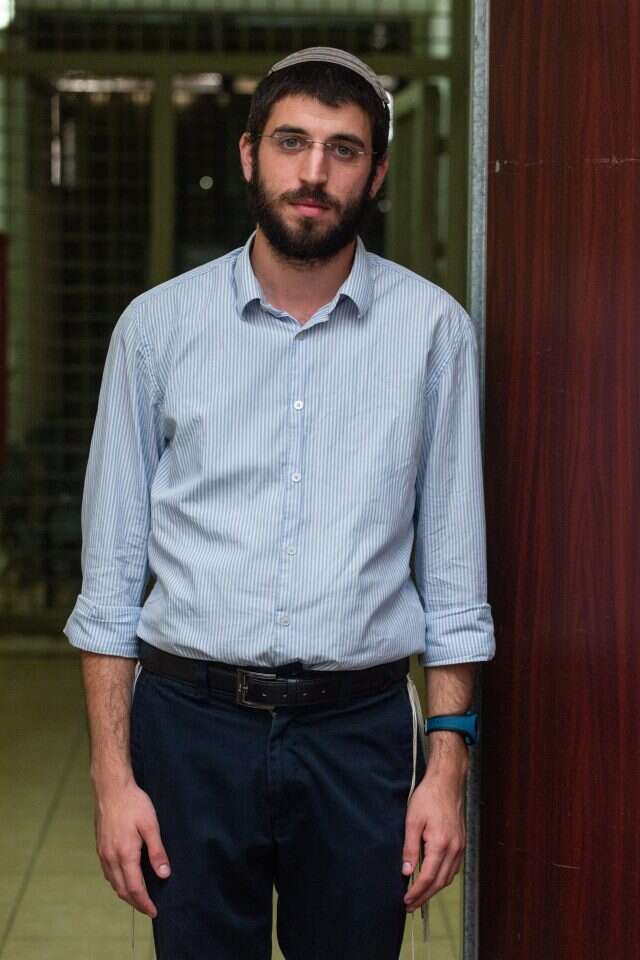 "כל דבר מורכב ומצריך התייחסות שונה לגמרי". מרכז הקורס, שוקי ויינשטיין. | אבישג שאר-ישוב "כל דבר מורכב ומצריך התייחסות שונה לגמרי". מרכז הקורס, שוקי ויינשטיין. | אבישג שאר-ישוב