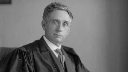 "זו ארץ נפלאה ועיר נפלאה, קליפורניה בזעיר אנפין". לואי ברנדייס. | שאטרסטוק