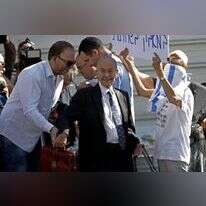 פרקליטו של נתניהו, עו"ד רם כספי, מחוץ למשרד המשפטים. | EPA