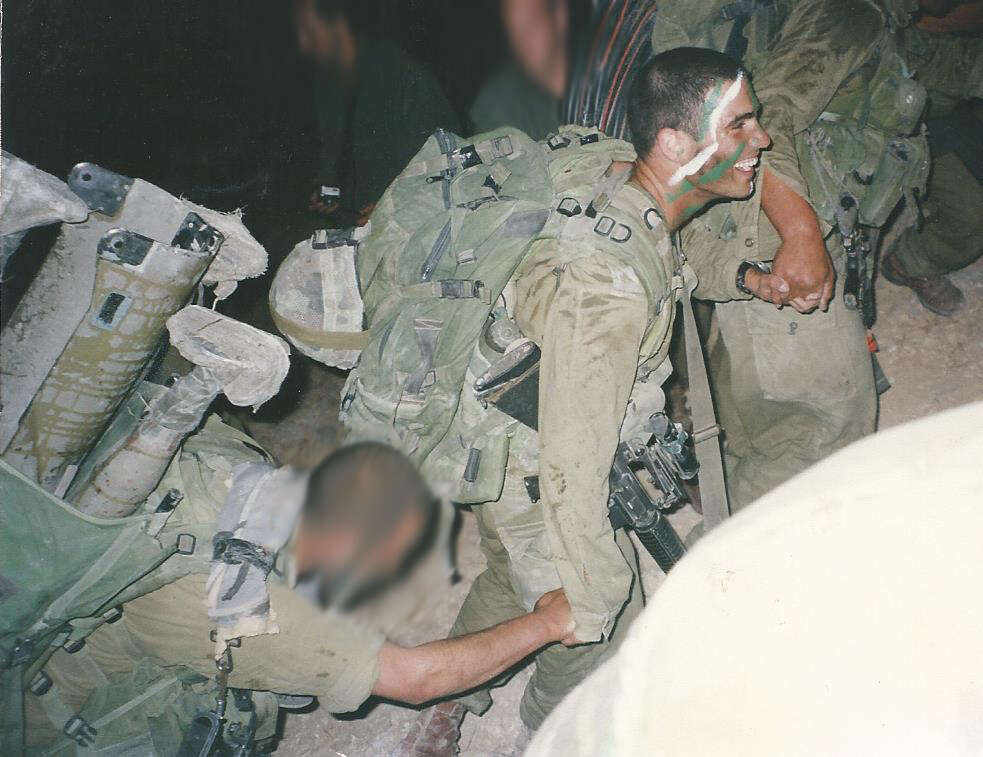 רועי בן טולילה במסע אלונקות בצבא. | אוסף פרטי רועי בן טולילה במסע אלונקות בצבא. | אוסף פרטי