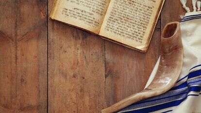 טלית שופר מחזור סידור ראש השנה יום הכיפורים | שאטרסטוק
