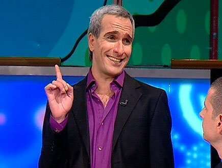 אסי כהן בחיקוי לאברי גלעד בארץ נהדרת. | מסך קשת 12