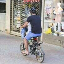 נסיעה על אופניים חשמליים בתל-אביב, למצולמים אין קשר לכתבה. | יהושוע יוסף