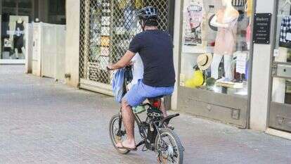 נסיעה על אופניים חשמליים בתל-אביב, למצולמים אין קשר לכתבה. | יהושוע יוסף