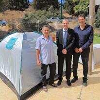 מנכ"ל משרד התיירות אמיר הלוי, יריב לוין ודוידל'ה בארי. חניכת אזור הקמפינג בעיר דוד. | קובי הראתי