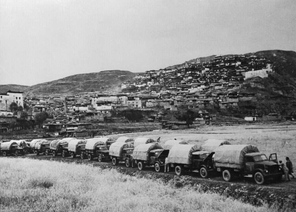 "המהפכה התרבותית" של מאו דזה דונג הכתה בטיבט בעוצמה. הפלישה הקומוניסטית לטיבט, 1959. | גטי אימג'ס