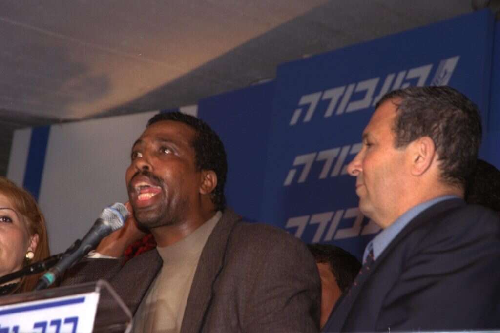 ח"כ אדיסו מאסלה מוחה על אי-היבחרו לכנסת, 1999. | משה מילנר, לע"מ