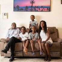 משפחת טקה. טלי (36) וסולומון (46), וילדיהם מתן (6), עילאי (11) ואביה (10). | יואב זוהר