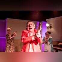 "חבק אותי לנצח, פטריסיו". | סלי פטל