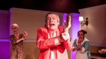 "חבק אותי לנצח, פטריסיו". | סלי פטל