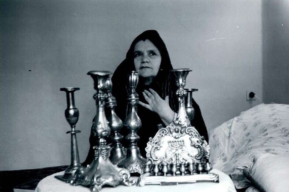 "מילים כמו סכין בבטן". זלדה. | צבי עזה